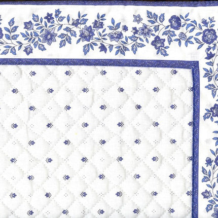 Set de table exclusif cadré blanc bleu fleur blanc