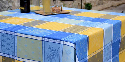 Nappe carrée coton tissée jacquard traitée téflon Valbonne jaune bleu 1m80 x 1m80