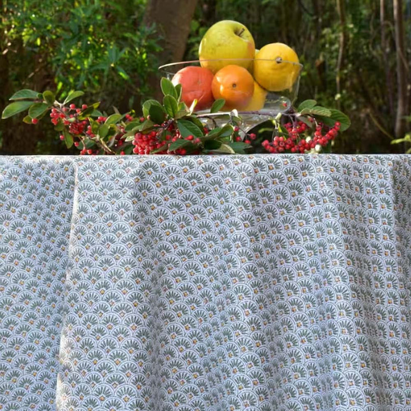 Nappe provençale rectangulaire coton enduit plastifiée 2m x 1m55 Beaucaire écaille écru vert