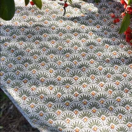 Nappe provençale rectangulaire coton enduit plastifiée 2m x 1m55 Beaucaire écaille écru vert
