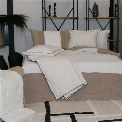 Couvre Lit Boutis bicolore écru beige coton trapunto AMOUR 2m40 x 2m60 Fait Main