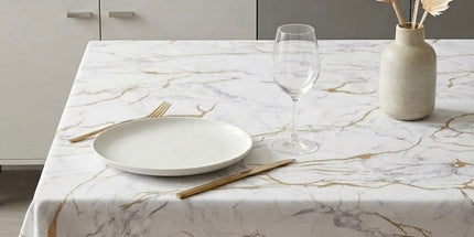 Nappe effet marbre blanc et doré 100 % polyester antitache infroissable 240 x 150 cm
