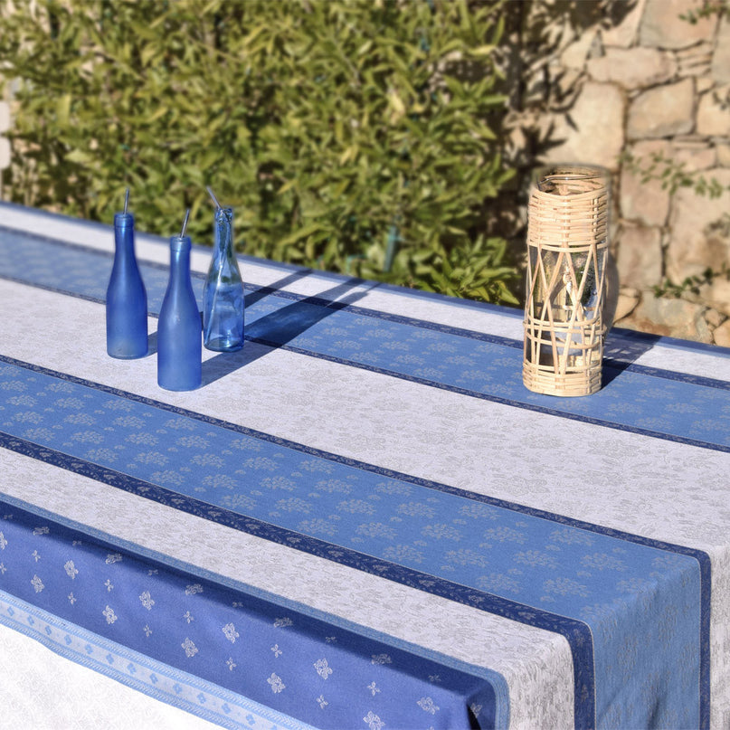 Nappe rectangle Fontvieille blanc bleu coton jacquard traité Téflon 3m x 1m60
