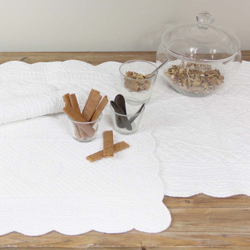 Chemin de table boutis blanc coton rosace 1m50 x 50 cm