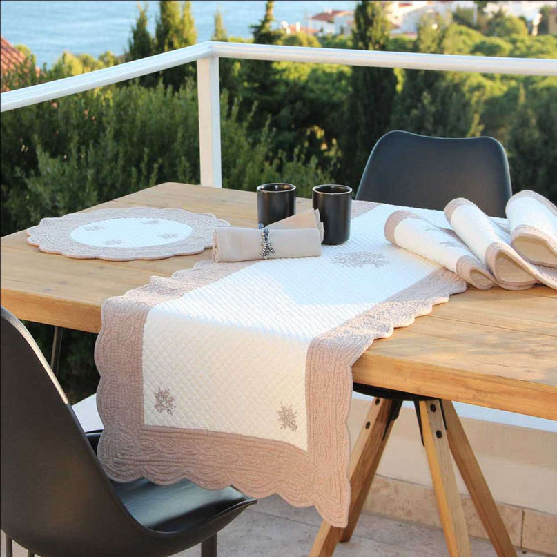 Chemin de table boutis brodé lavande coton lavender écru stuck 1m50 x 50 cm