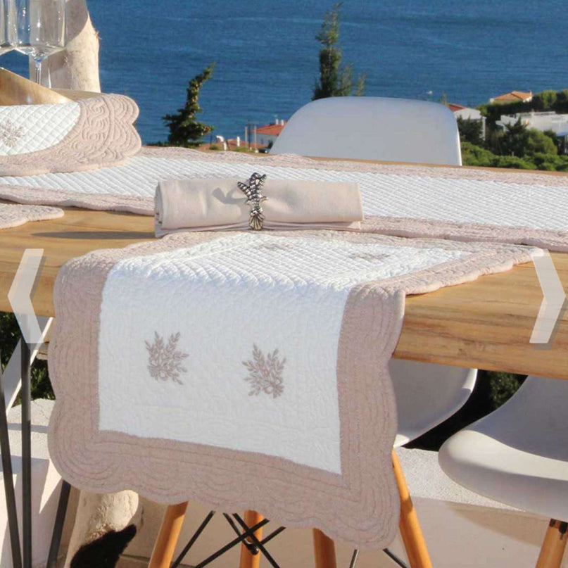 Chemin de table boutis brodé lavande coton lavender écru stuck 1m50 x 50 cm