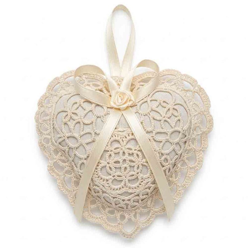 Sachet de lavande à suspendre en coton garni de lavande, cœur ajouré beige 12 × 12 cm